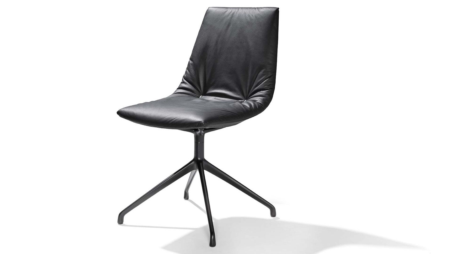 lui chaise pietement noir mat cuir 