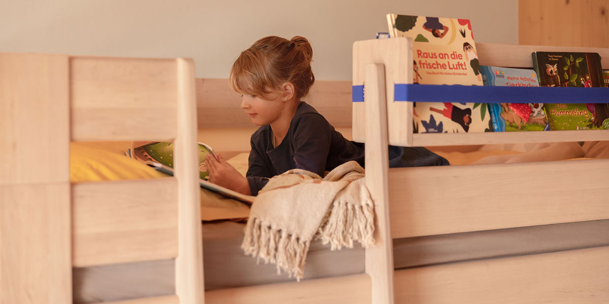 kids Etagenbett mit Dekoboard in Erle Weißöl bei TEAM 7 Welt Store Ried