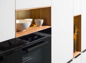 linee kitchen in solid wood with space for decoration 