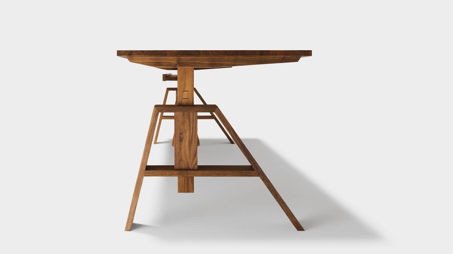 atelier height-adjustable desk made of solid wood