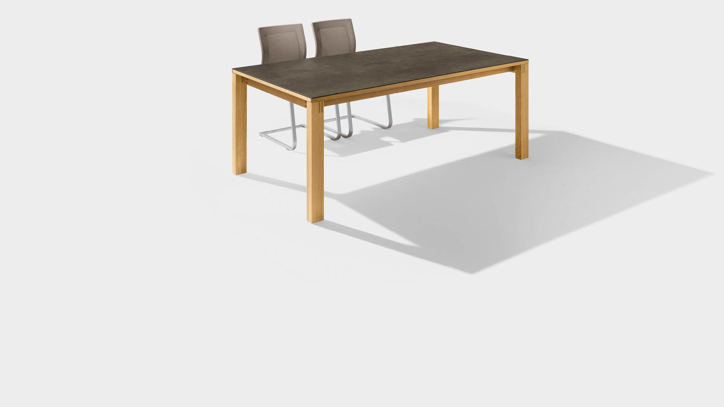 Table de salle à manger magnum en bois avec surface en céramique