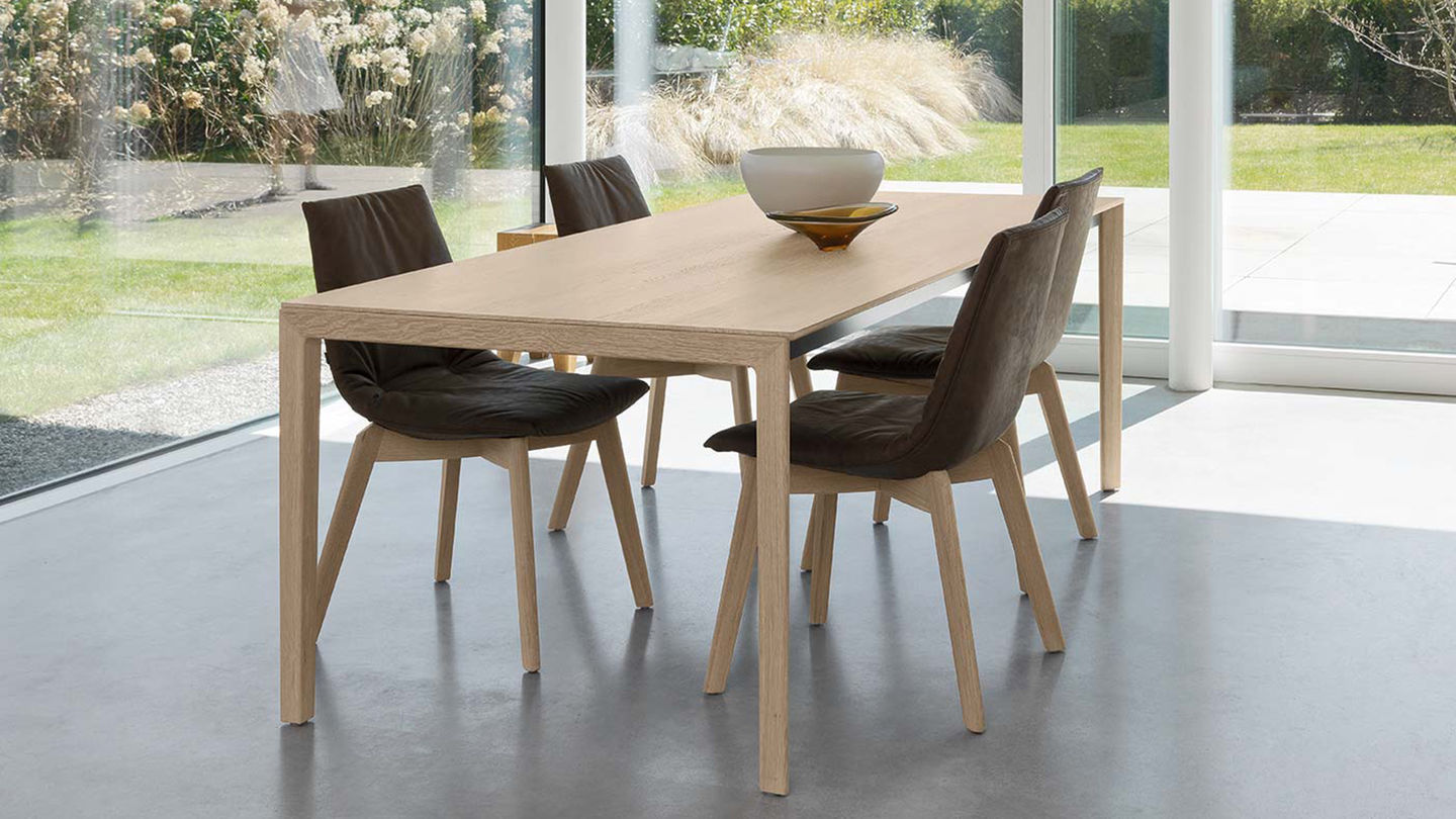 table de salle a manager design tak pietement en bois avec lui chaise