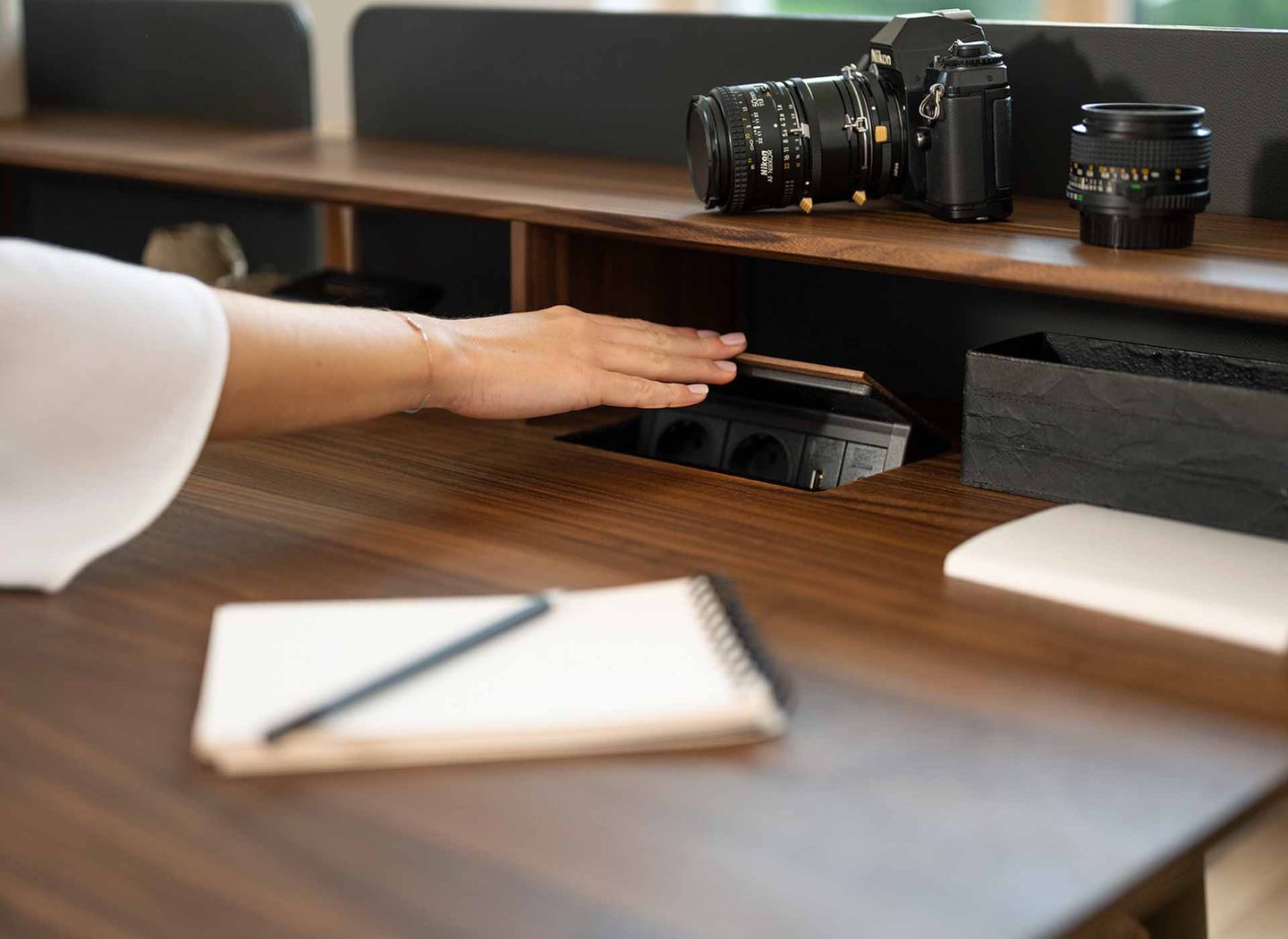 pisa desk with media flap from TEAM 7