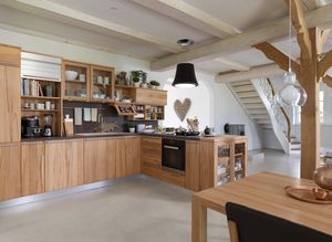 Cuisine en bois massif rondo avec table loft