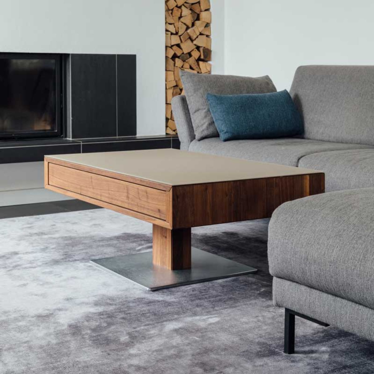 lift Couchtisch in Nussbaum von TEAM 7 Düsseldorf