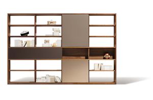 Regal cubus aus Massivholz mit verschiebbaren Glasfronten