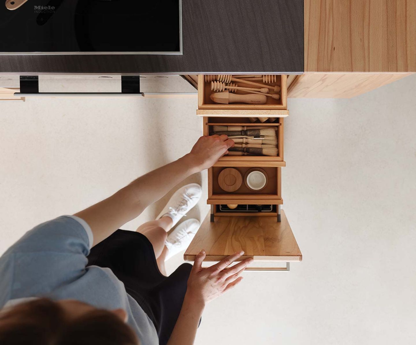 rondo kitchen made of solid wood with spacious drawer