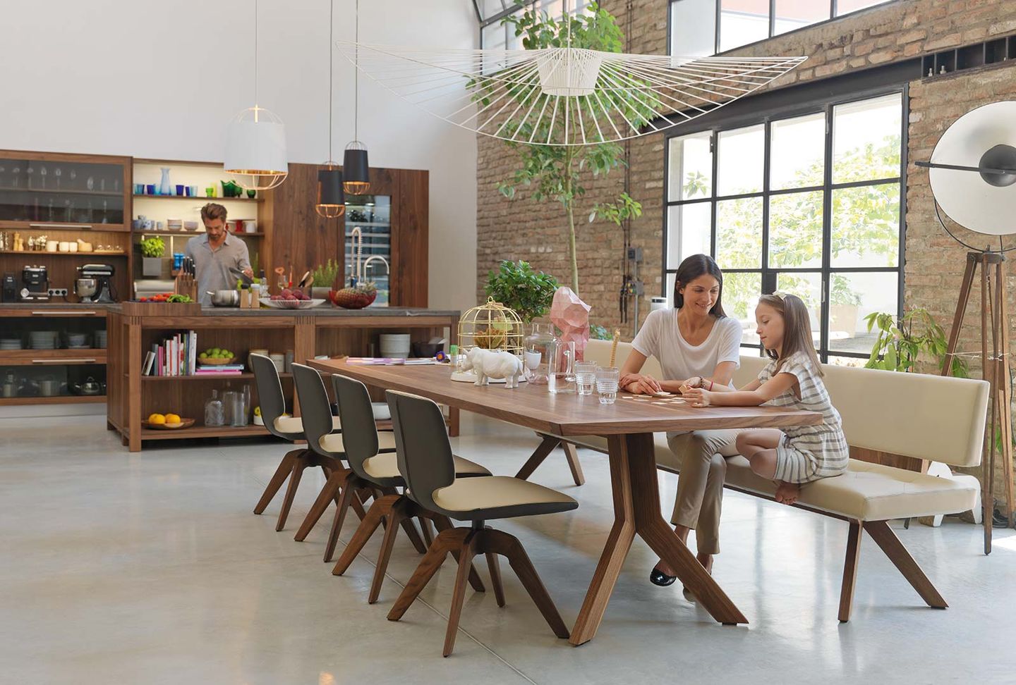 Cuisine loft en bois massif avec salle à manger yps en noyer