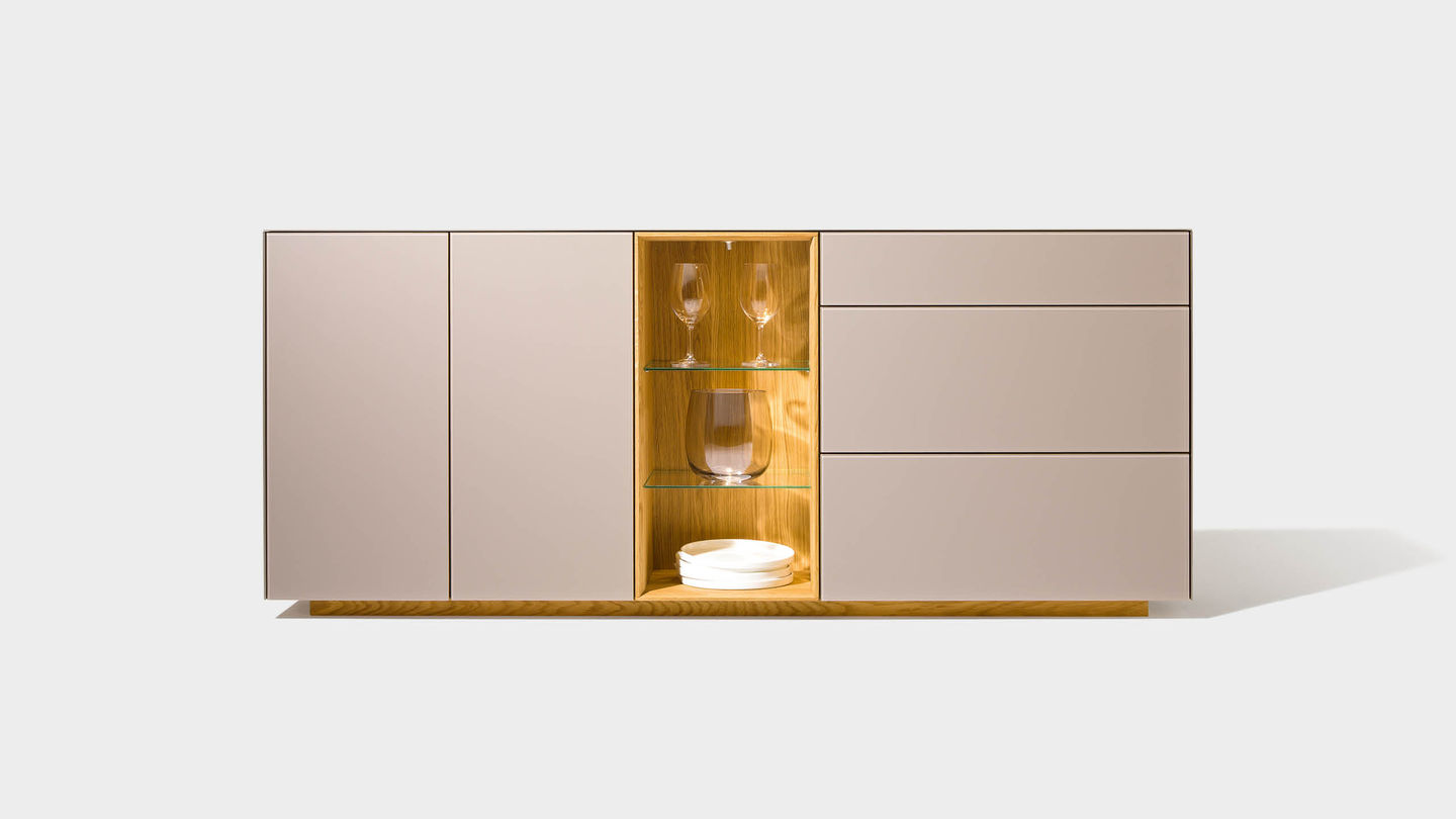 Sideboard cubus pure mit Farbglas und Gestaltungselemente