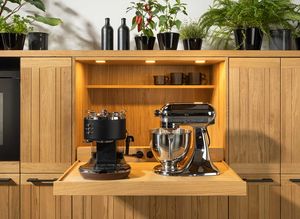 pull out shelf in the echt.zeit kitchen in oak by TEAM 7