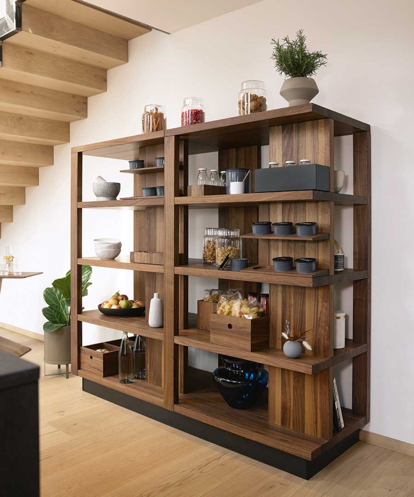 open shelf unit of the echt.zeit kitchen in walnut