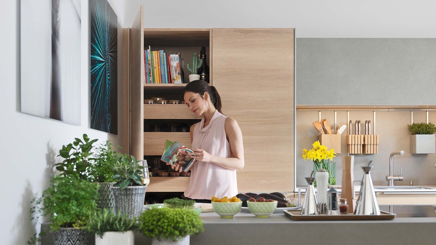 Cuisine filigno avec armoire haute et séparation pratique des tiroirs