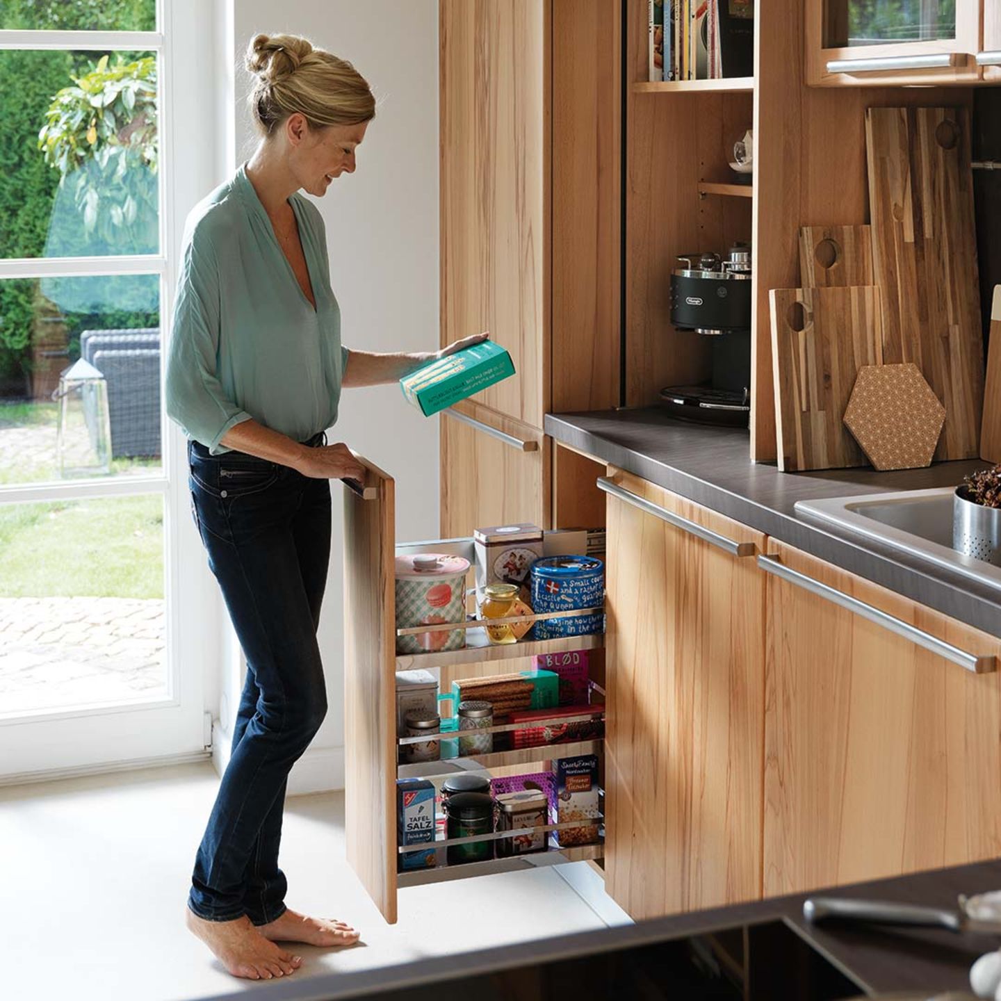 Cuisine en bois massif rondo avec vaste espace de rangement