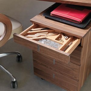 Bureau cubus et caisson sur roulettes avec agencement intérieur pratique