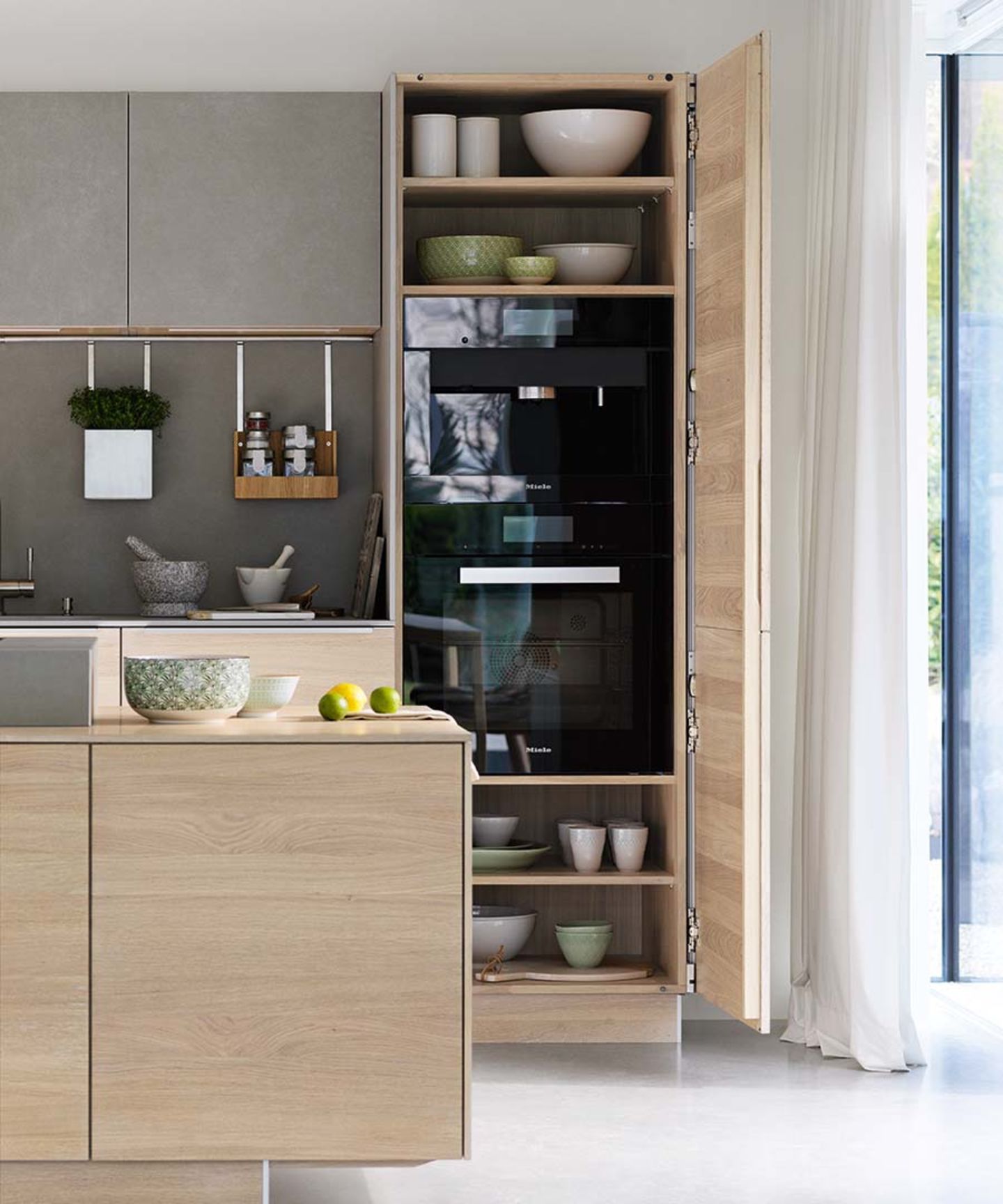 filigno kitchen with pocket sliding door in oak