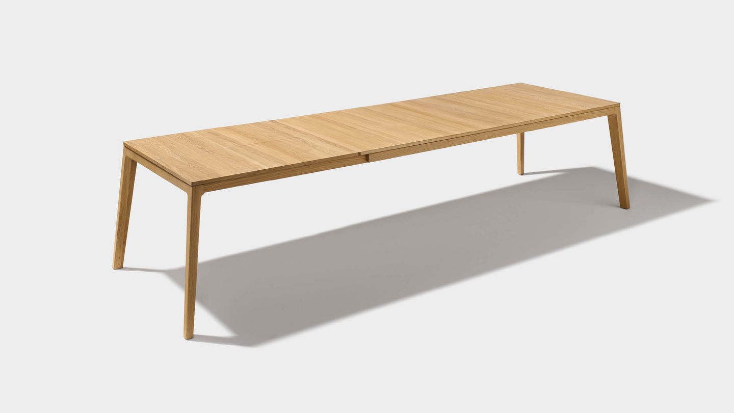 mylon extendable table in oak wood