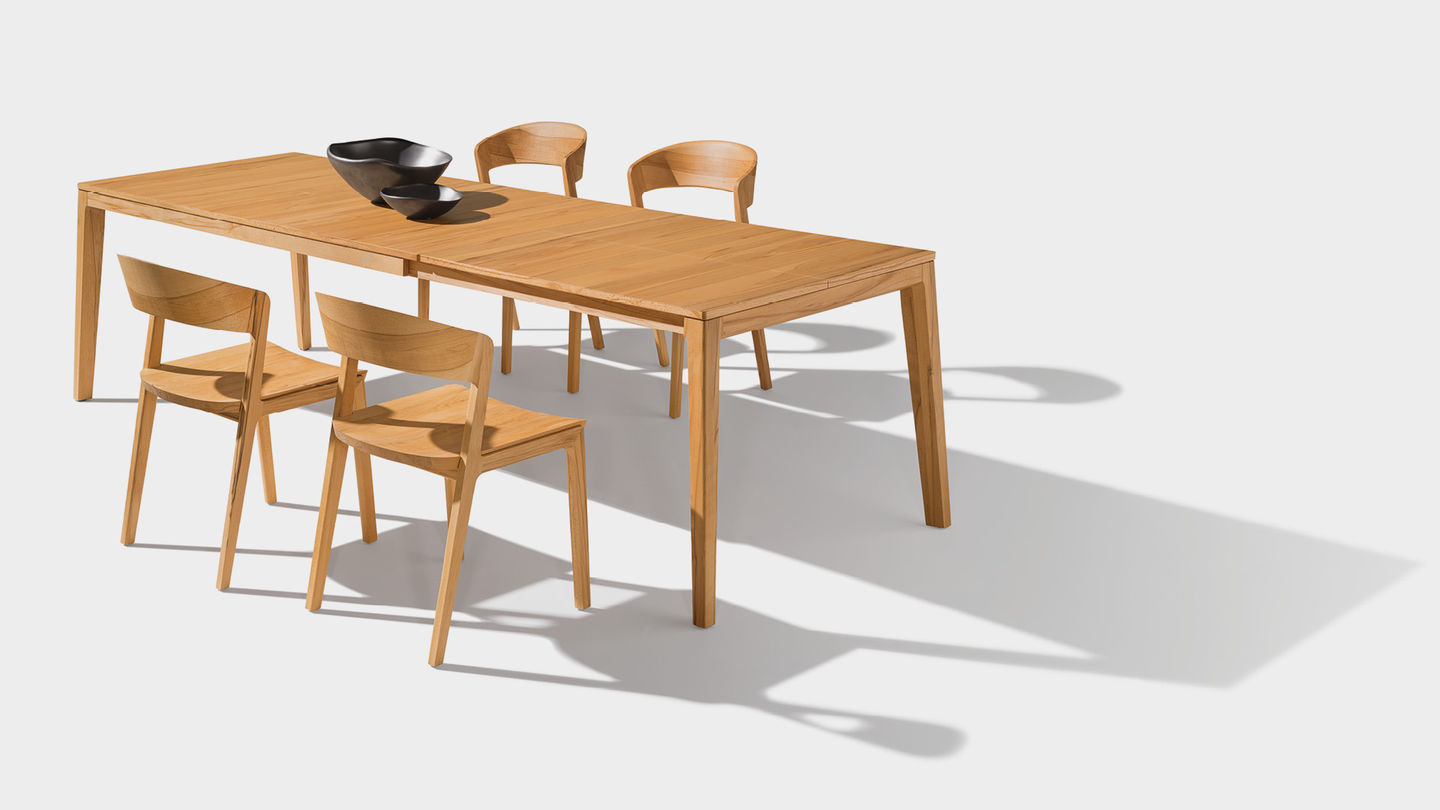 mylon extendable table made from solid wood 