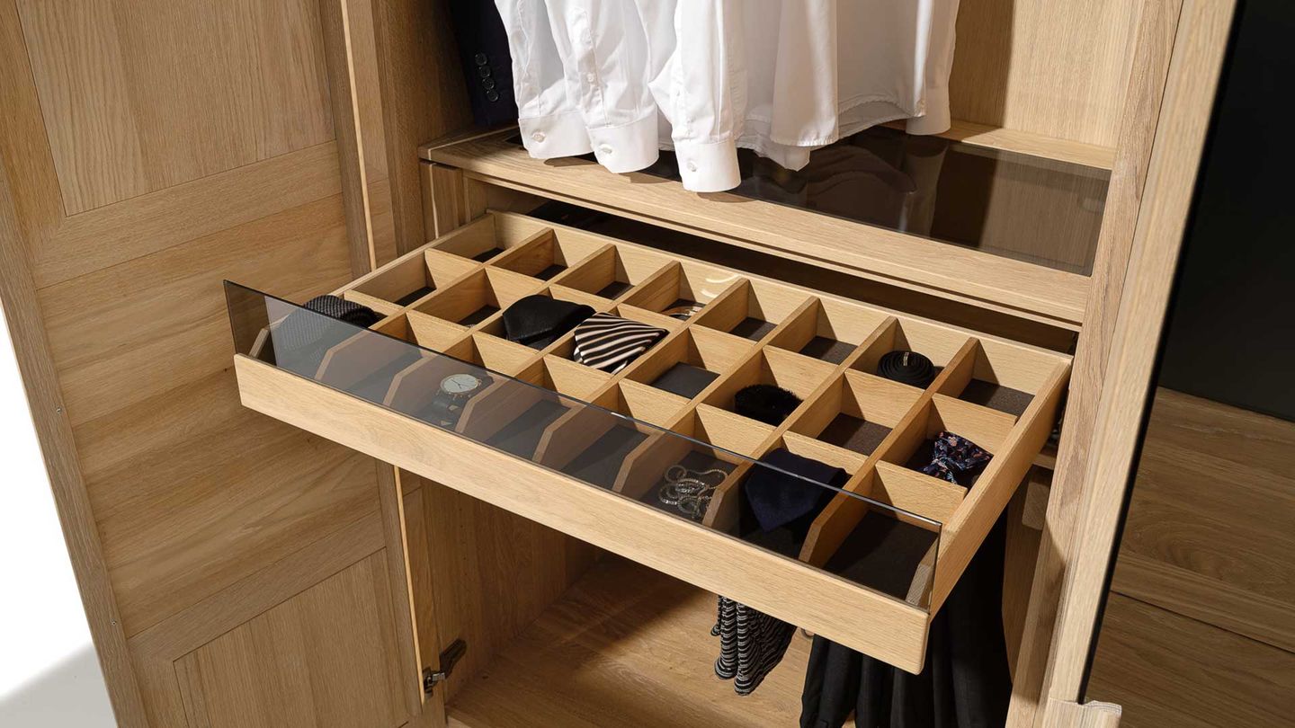 Wardrobe systems with large interior design diversity 