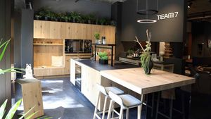 TEAM 7 loft kitchen in wild oak natural oil in the TEAM 7 showroom in Dortmund