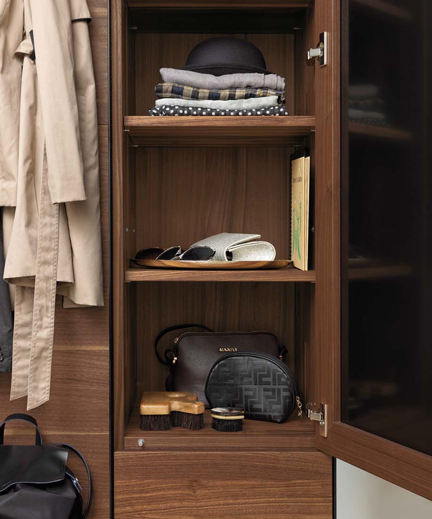 cubus pure coat cabinet with plenty of storage space