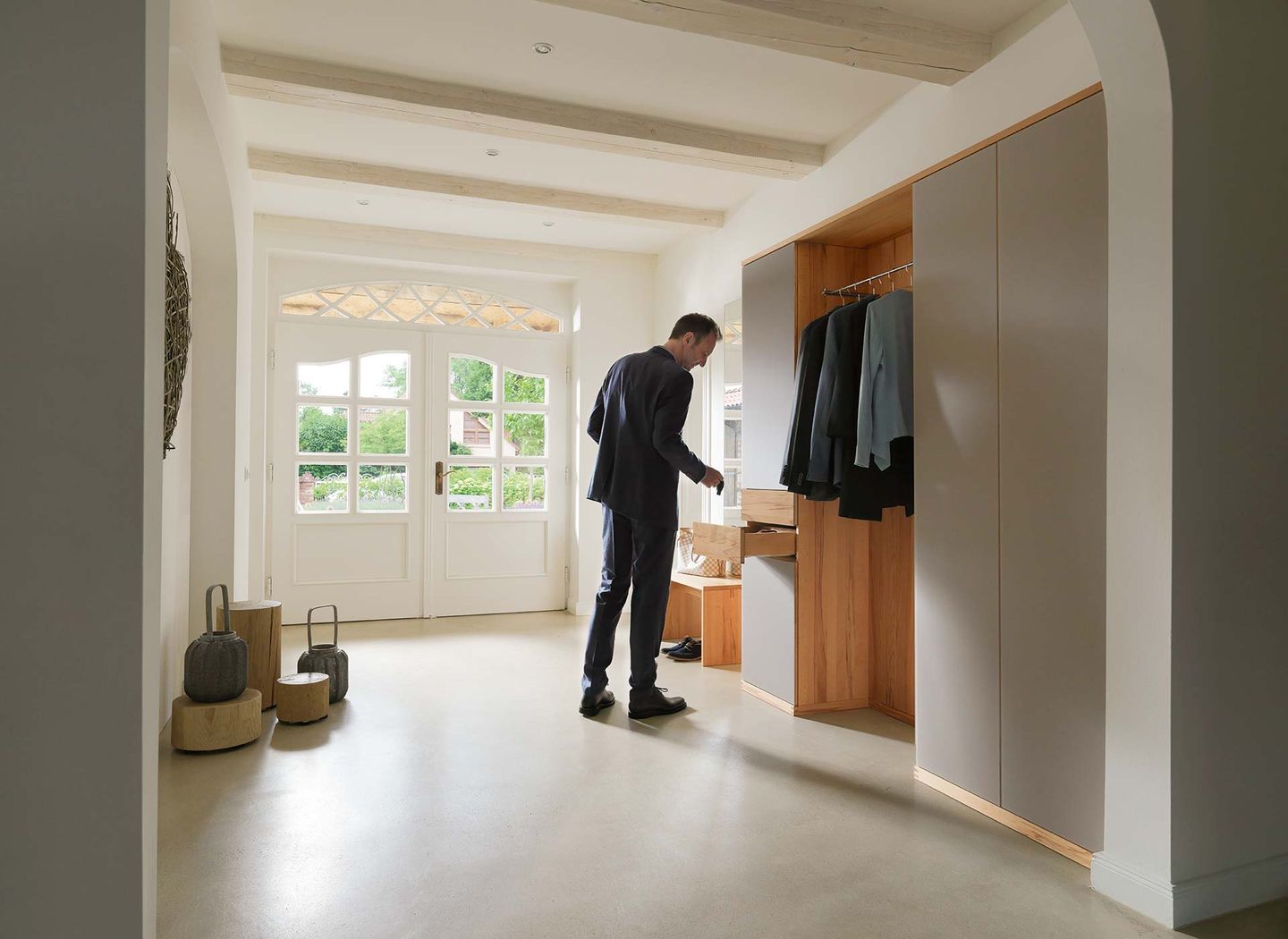 Landhaus Garderobe cubus in Kernbuche