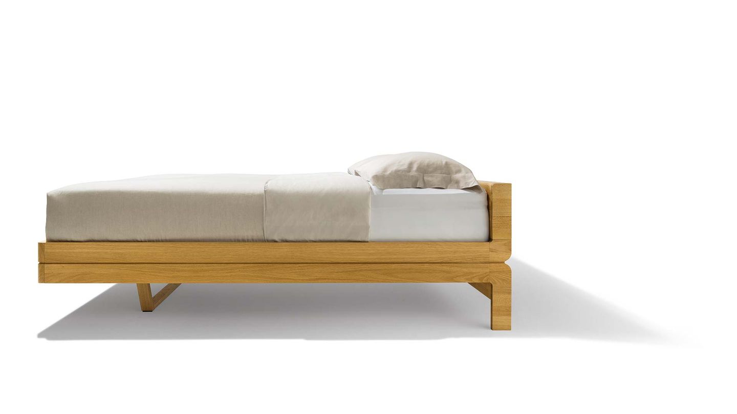 Letto in legno naturale float nella versione base – vista laterale