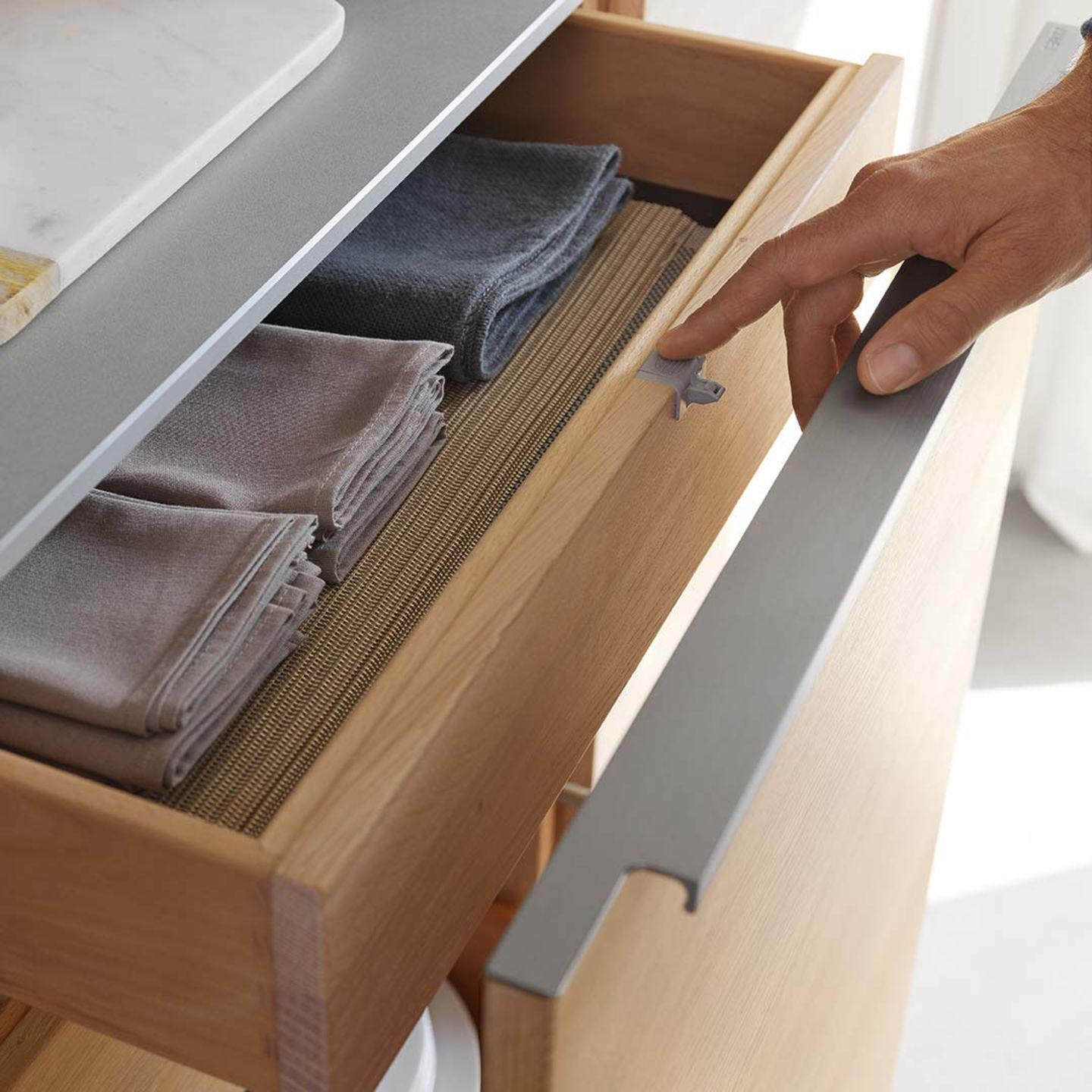 Cucina filigno in legno massello con cassetti interni
