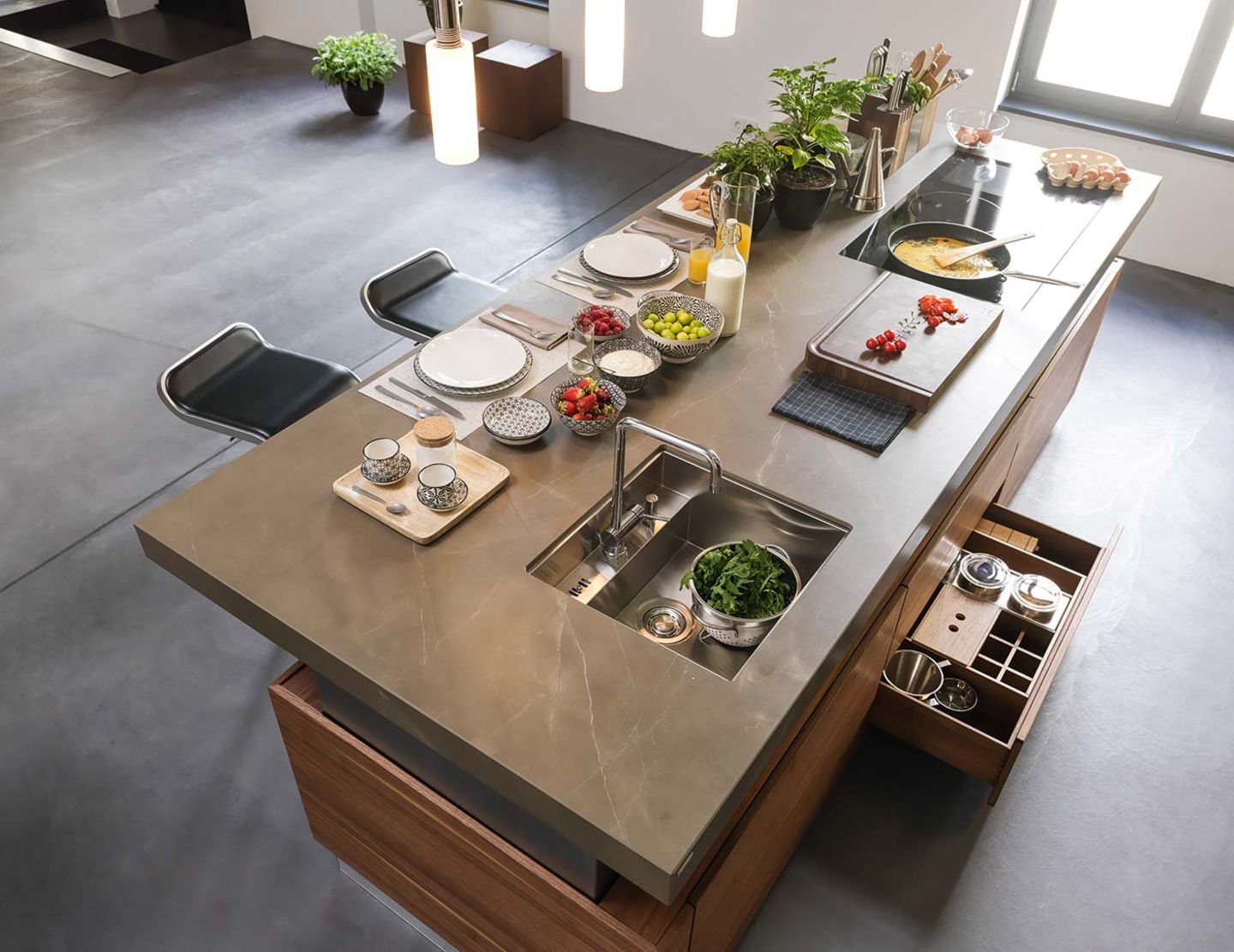 Height-adjustable k7 kitchen island with large worktop from above