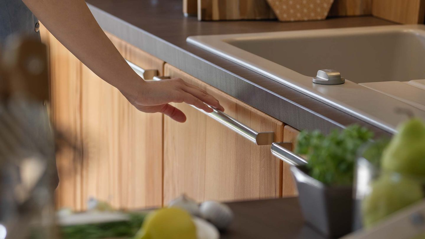 rondo solid wood kitchen in beech heartwood