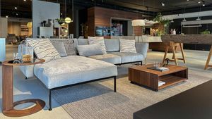 lux Couchtisch im TEAM 7 Flagshipstore Linz