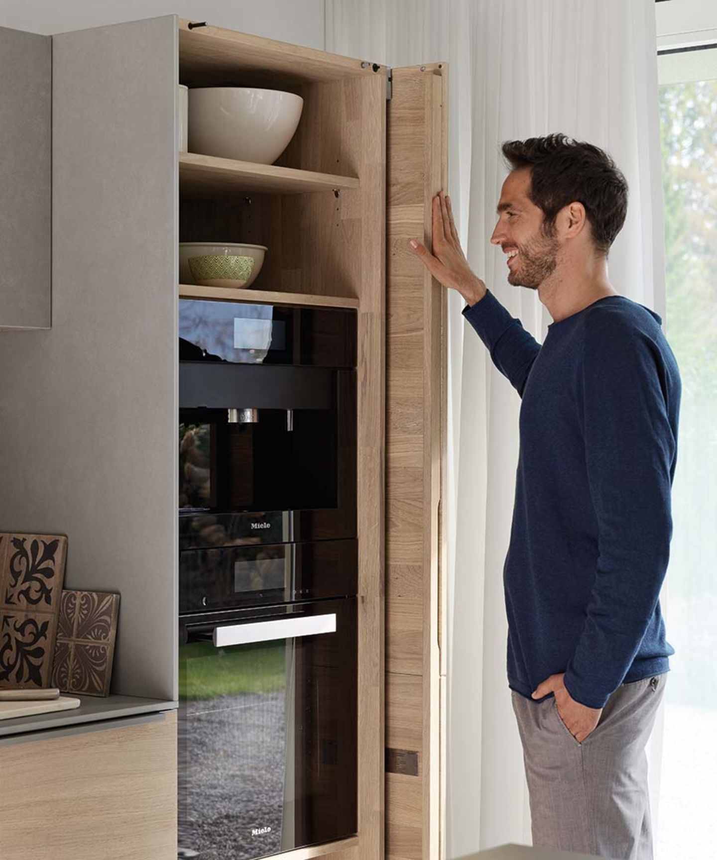 Cuisine filigno avec armoire pour appareils électriques à portes coulissantes