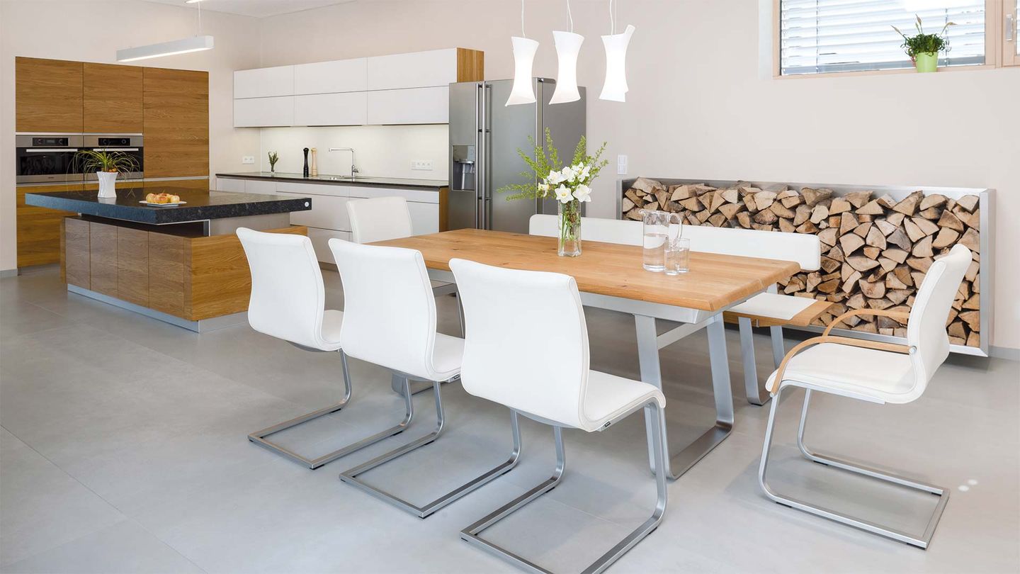 Cuisine k7 de TEAM 7, table nox et chaise cantilever magnum dans la société Hafnertec