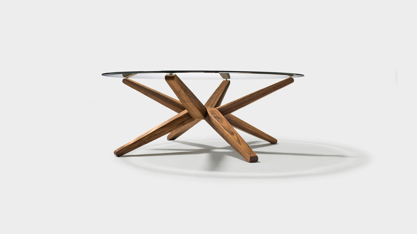 Tavolino stern in legno con piano in vetro trasparente