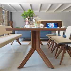 Sgabello bar ark con gambe in legno naturale di noce 