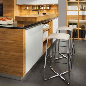 Cucina linee di TEAM 7 con elemento bar.