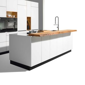 linee kitchen by TEAM 7 with counter.